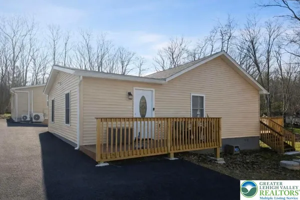 $234,000 | 126 Evergreen Drive, Bushkill, PA 18324