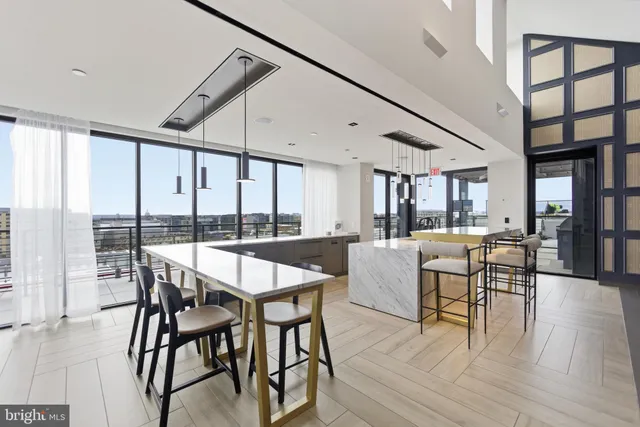 a view of a entryway of a building