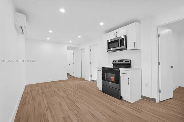 $3,600 | 2419 Coolidge Street, Unit 1, Hollywood, FL 33020