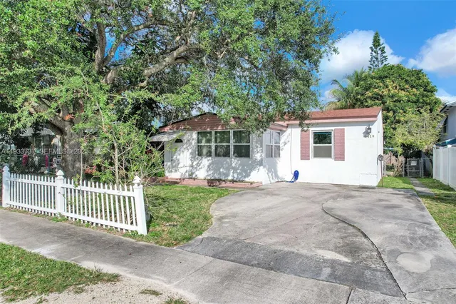$3,600 | 2419 Coolidge Street, Unit 1, Hollywood, FL 33020