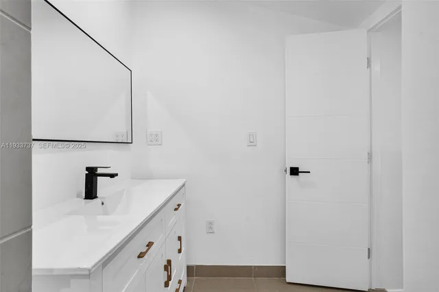 $3,600 | 2419 Coolidge Street, Unit 1, Hollywood, FL 33020