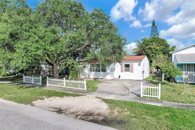 $3,600 | 2419 Coolidge Street, Unit 1, Hollywood, FL 33020