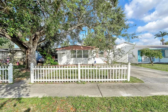 $3,600 | 2419 Coolidge Street, Unit 1, Hollywood, FL 33020