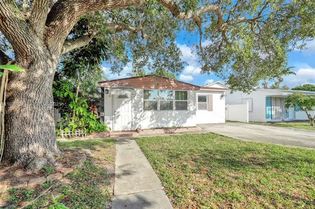 $3,600 | 2419 Coolidge Street, Unit 1, Hollywood, FL 33020