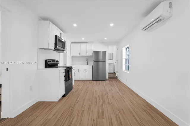 $3,600 | 2419 Coolidge Street, Unit 1, Hollywood, FL 33020