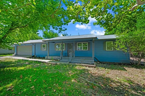 $195,000 | 104 Parker Avenue, Italy, TX 76651