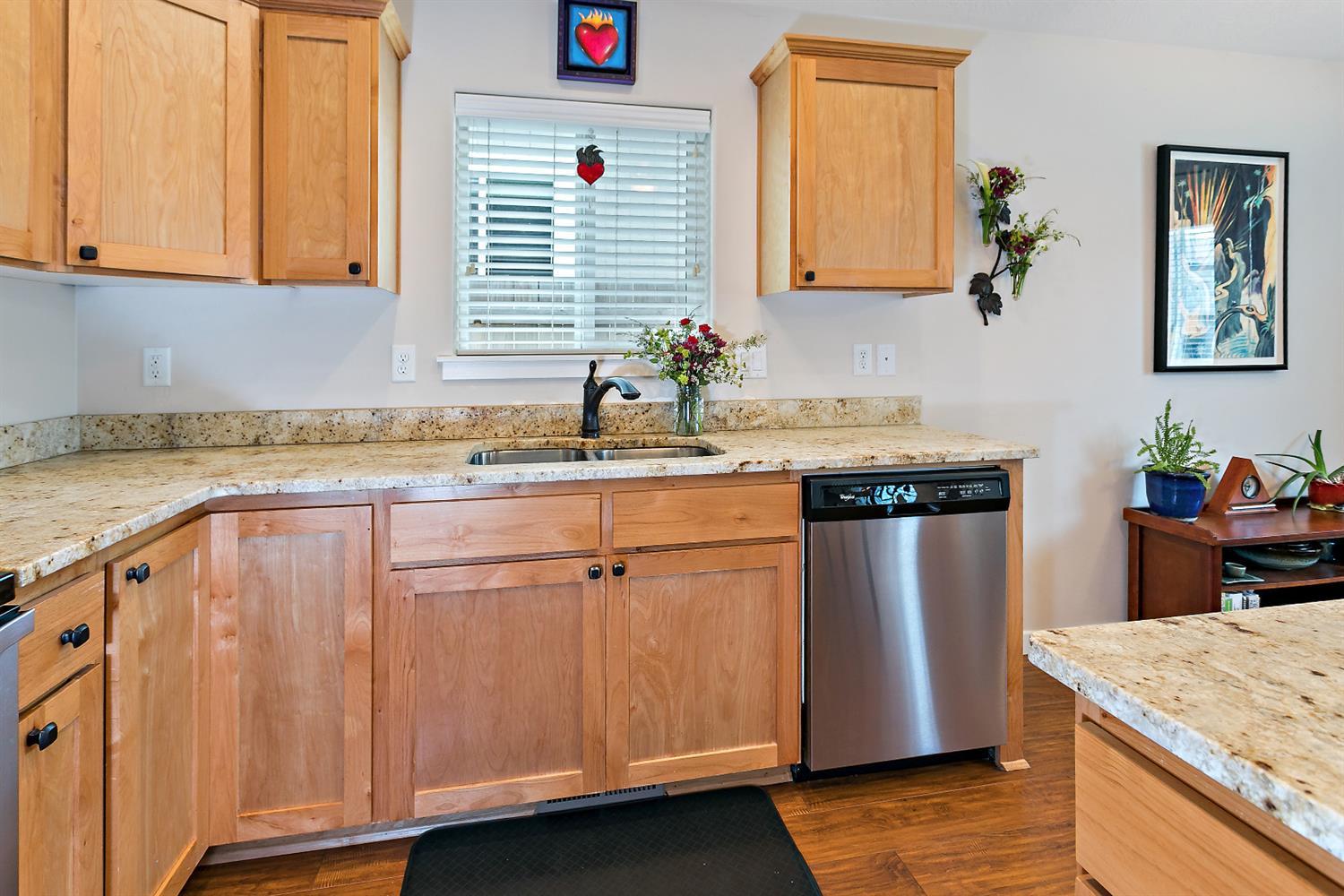 126 Suncrest Road Talent, OR 97540 - Photo 8 of 25 Lovely alder cabinets