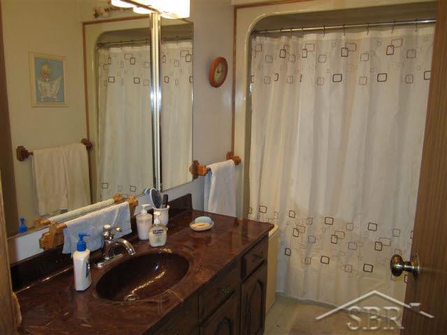 6420 Marinell Road Saginaw, MI 48604 - Photo 7 of 12 20091363-6.JPG