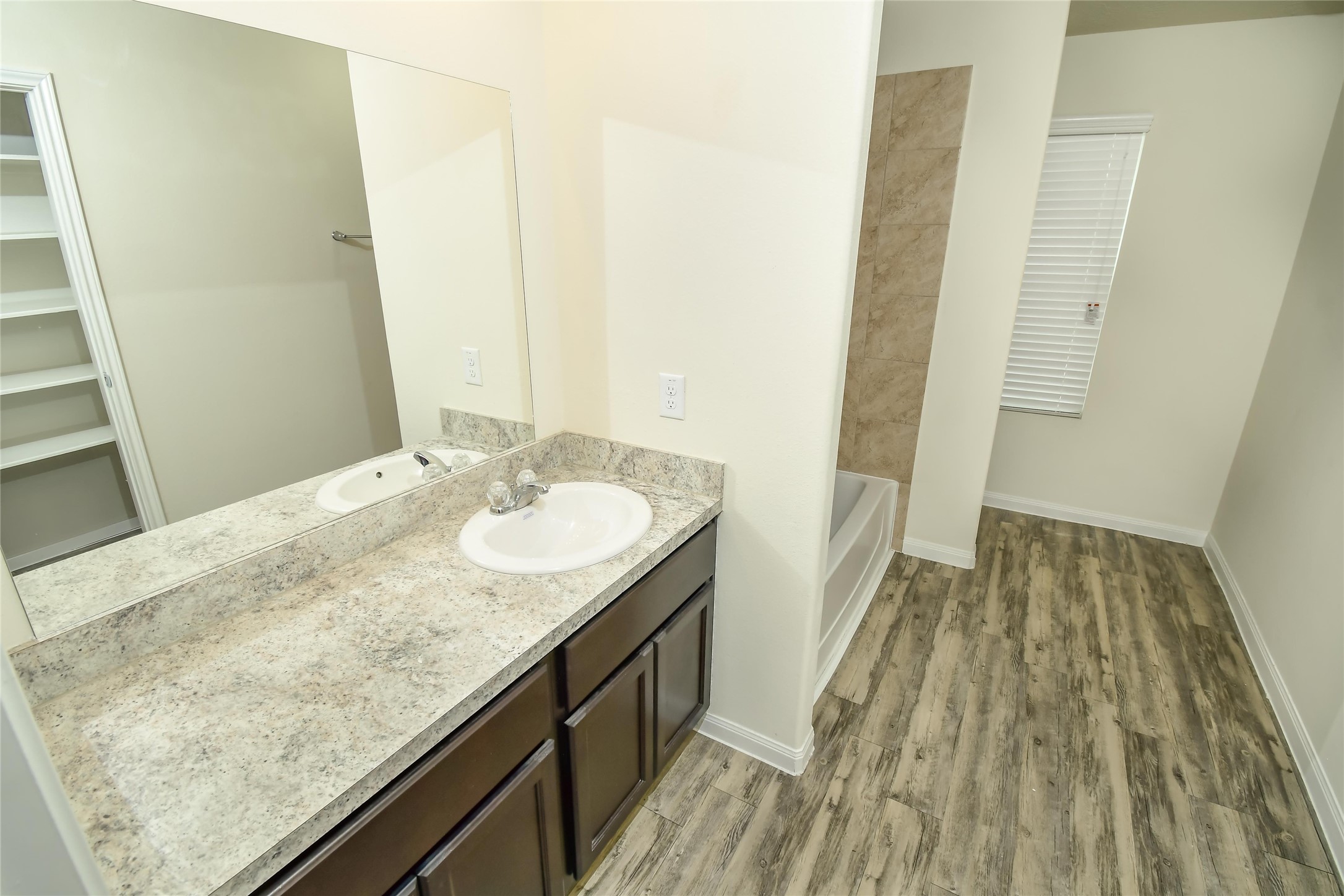 13155 Withee Path Lane Houston, TX 77048 - Photo 6 of 8