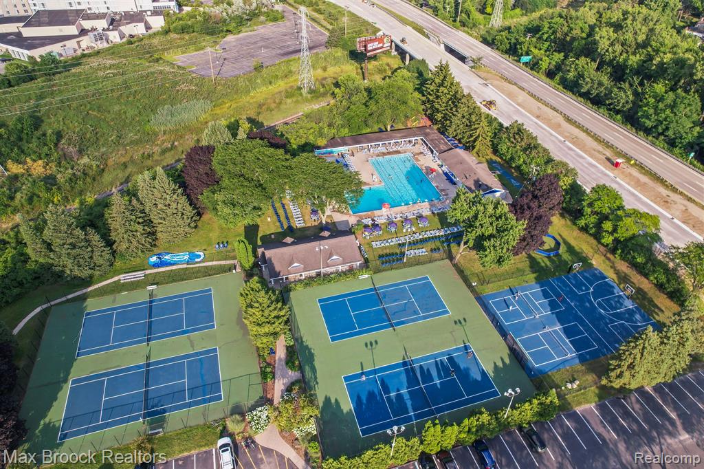 2241 Bedford Road Bloomfield Hills, MI 48302 - Photo 32 of 34 Gallery Image 32