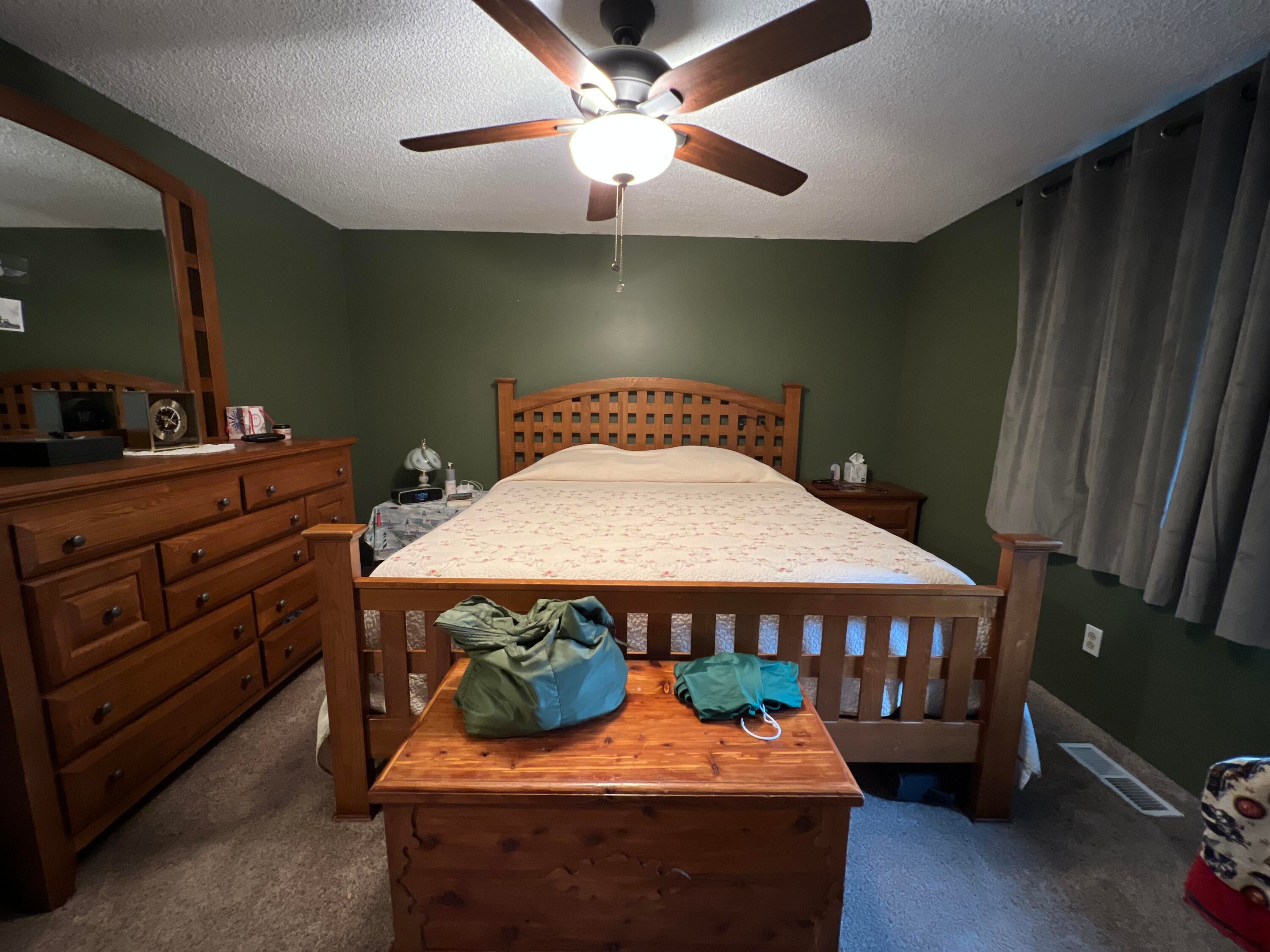 2185 Spring Street Medford, OR 97504 - Photo 14 of 32 Primary Bedroom