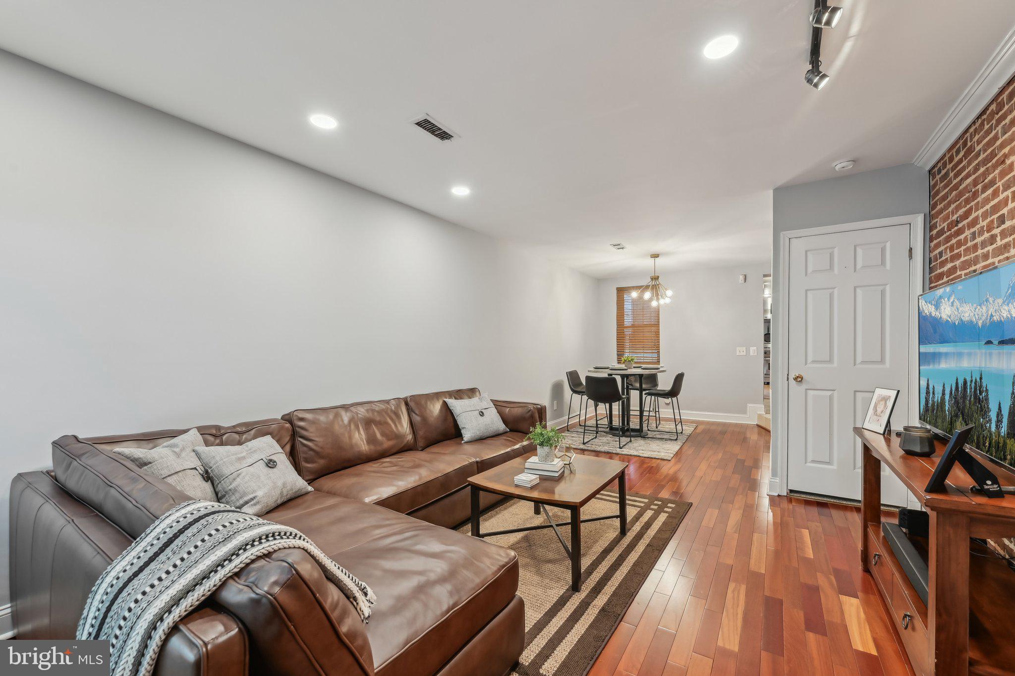 935 South Kenwood Avenue Baltimore, MD 21224 - Photo 4 of 25 a living room with furniture and a wooden floor