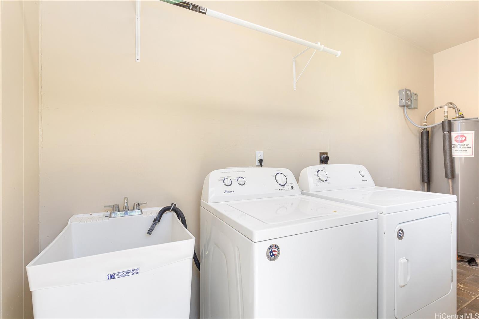 1898 Iwi Way Honolulu, HI 96816 - Photo 12 of 25 a utility room with dryer and washer
