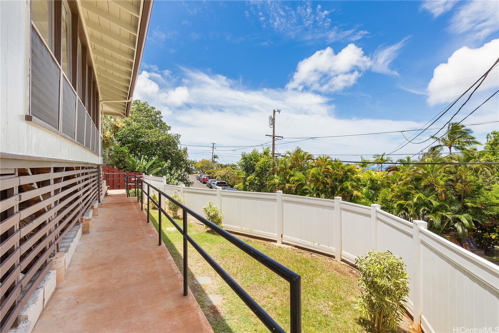 1898 Iwi Way Honolulu, HI 96816 - Photo 15 of 25 a view of balcony and yard
