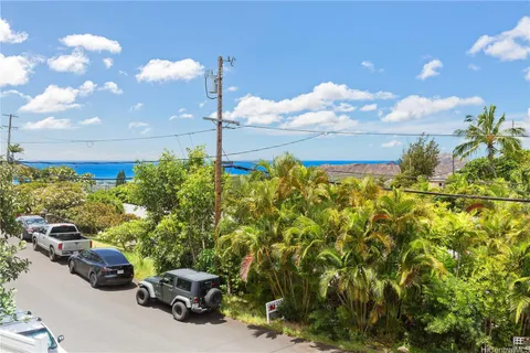 $1,430,000 | 1898 Iwi Way, Honolulu, HI 96816