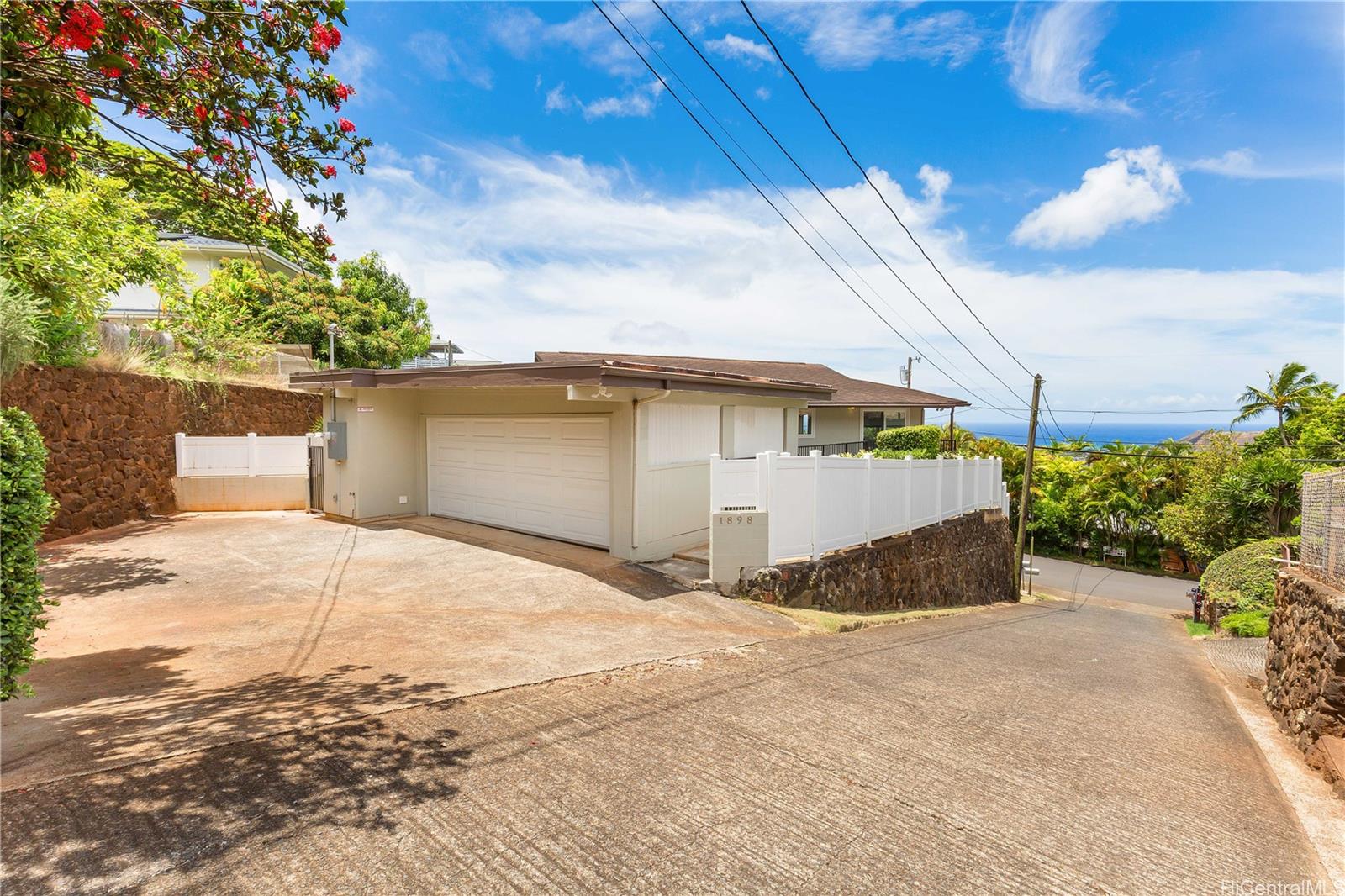 1898 Iwi Way Honolulu, HI 96816 - Photo 20 of 25 a view of backyard of a house