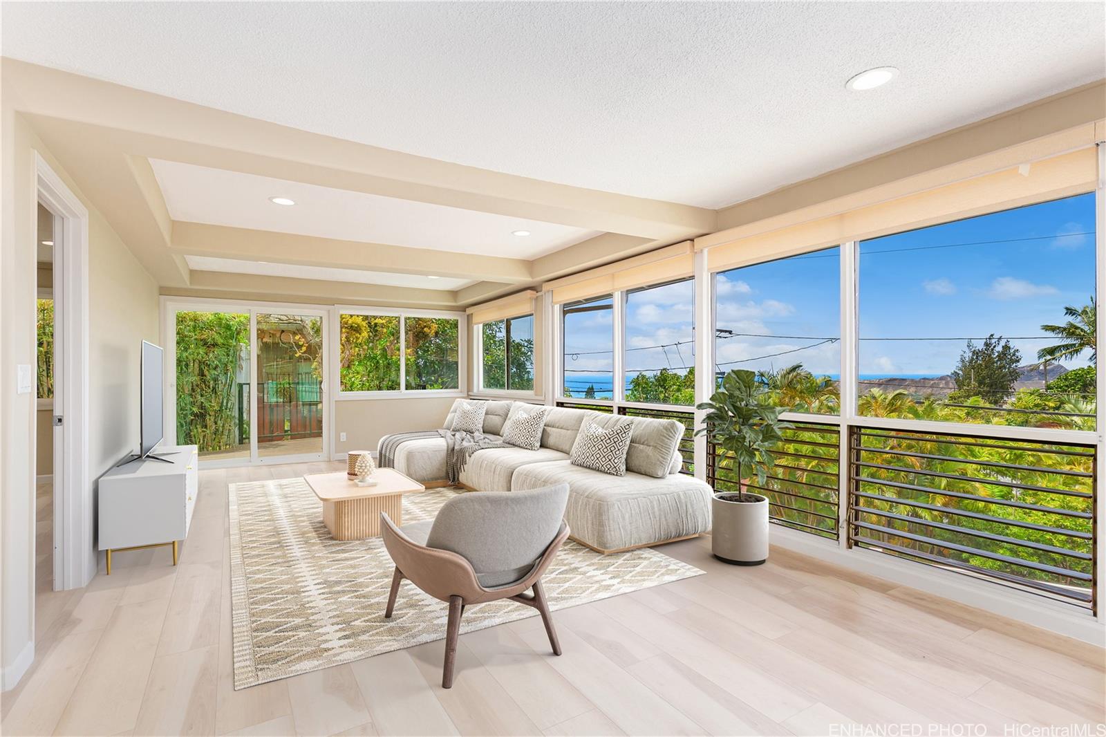 1898 Iwi Way Honolulu, HI 96816 - Photo 2 of 25 a living room with furniture