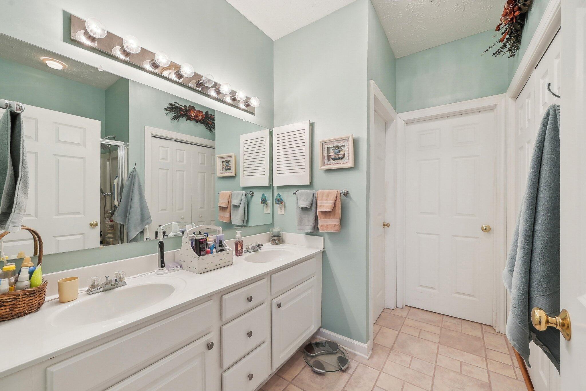 5993 Naughten Ridge Court Columbus, OH 43213 - Photo 32 of 51 Primary Bath