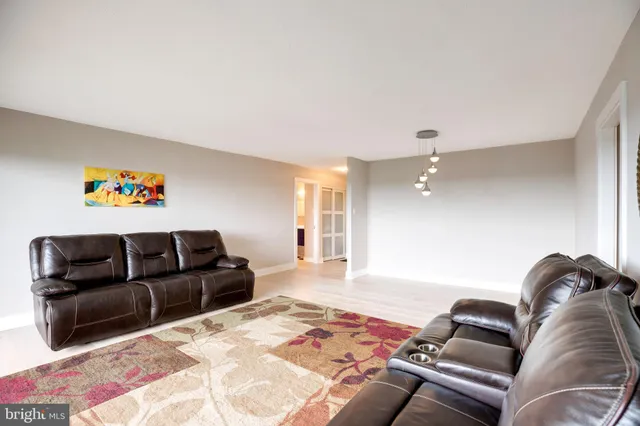 $324,000 | 203 Yoakum Parkway, Unit 1520, Alexandria, VA 22304