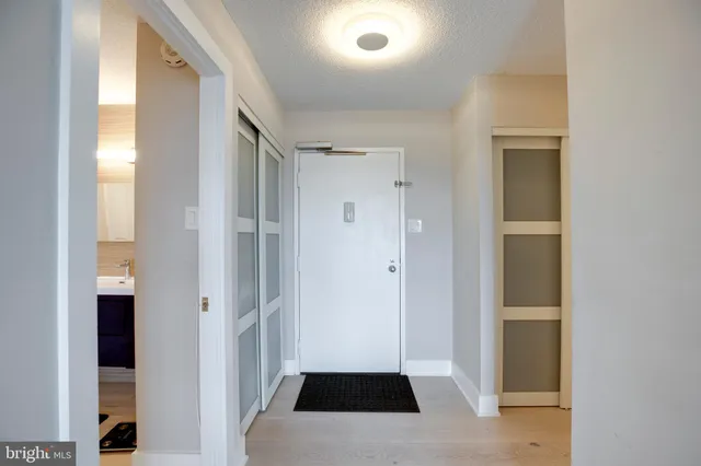 $324,000 | 203 Yoakum Parkway, Unit 1520, Alexandria, VA 22304