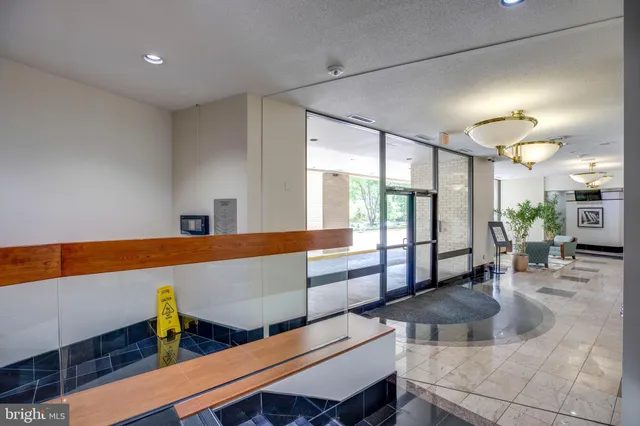 $324,000 | 203 Yoakum Parkway, Unit 1520, Alexandria, VA 22304