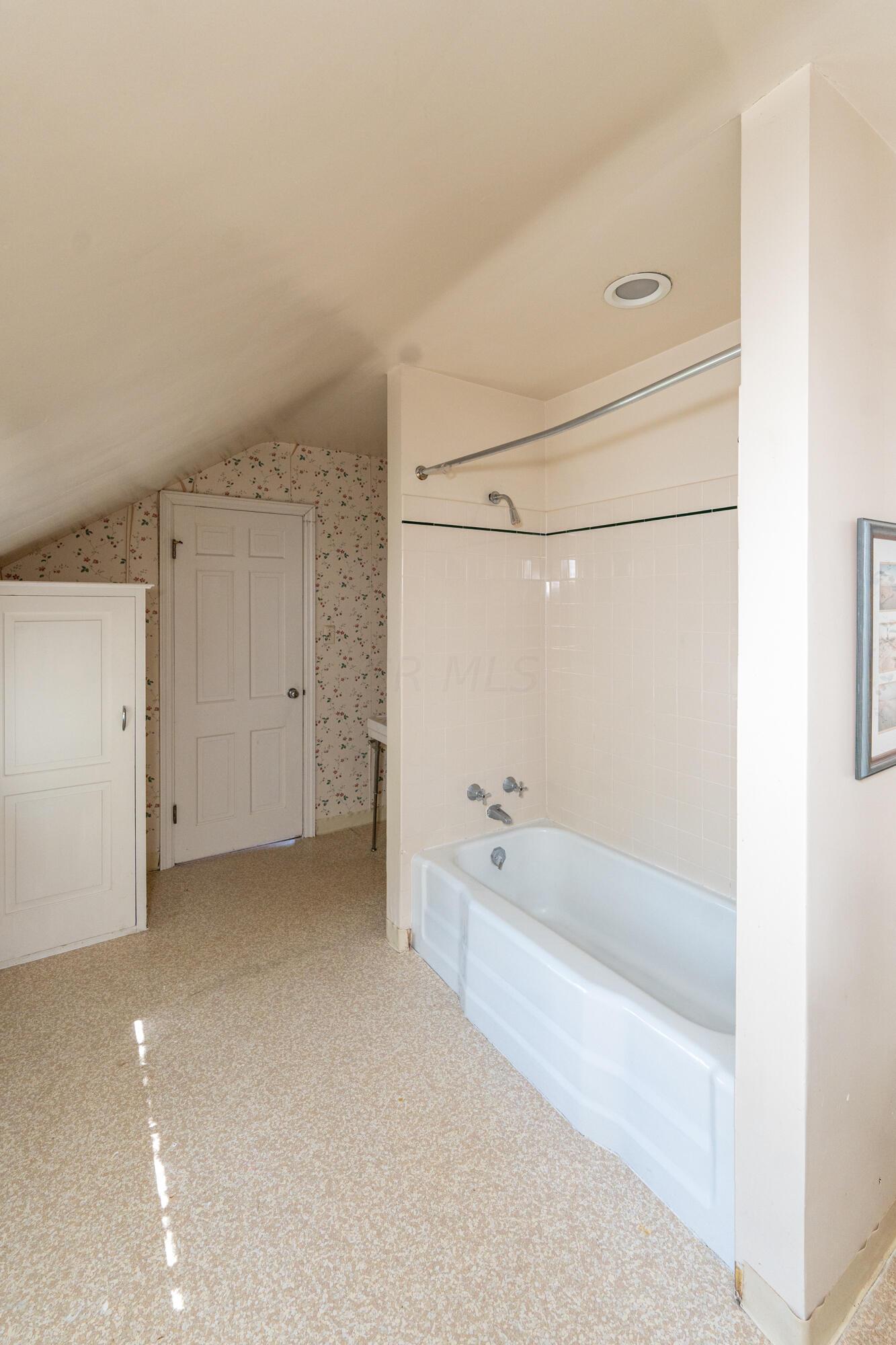 1299 Haddon Road Columbus, OH 43209 - Photo 30 of 34