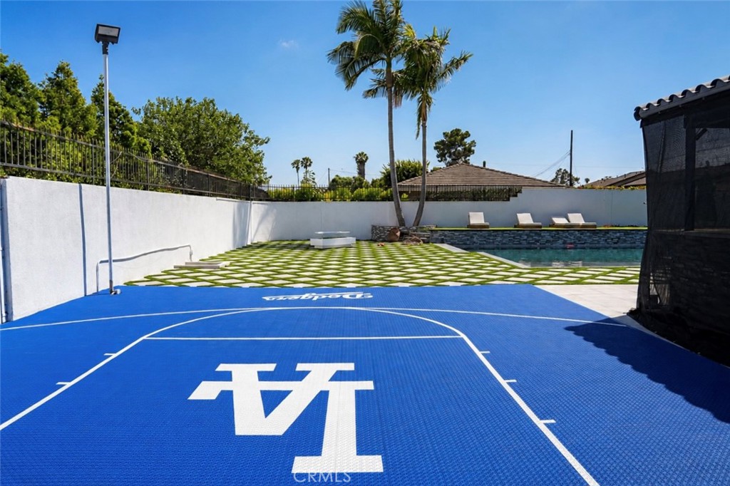 8346 Lexington Road Downey, CA 90241 - Photo 9 of 39 OUTDOOR BASKETBALL COURT