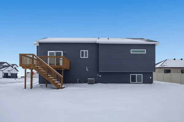 $499,900 | 7494 Eagle Point Drive South, Fargo, ND 58104