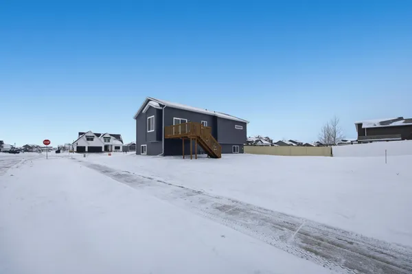 $499,900 | 7494 Eagle Point Drive South, Fargo, ND 58104