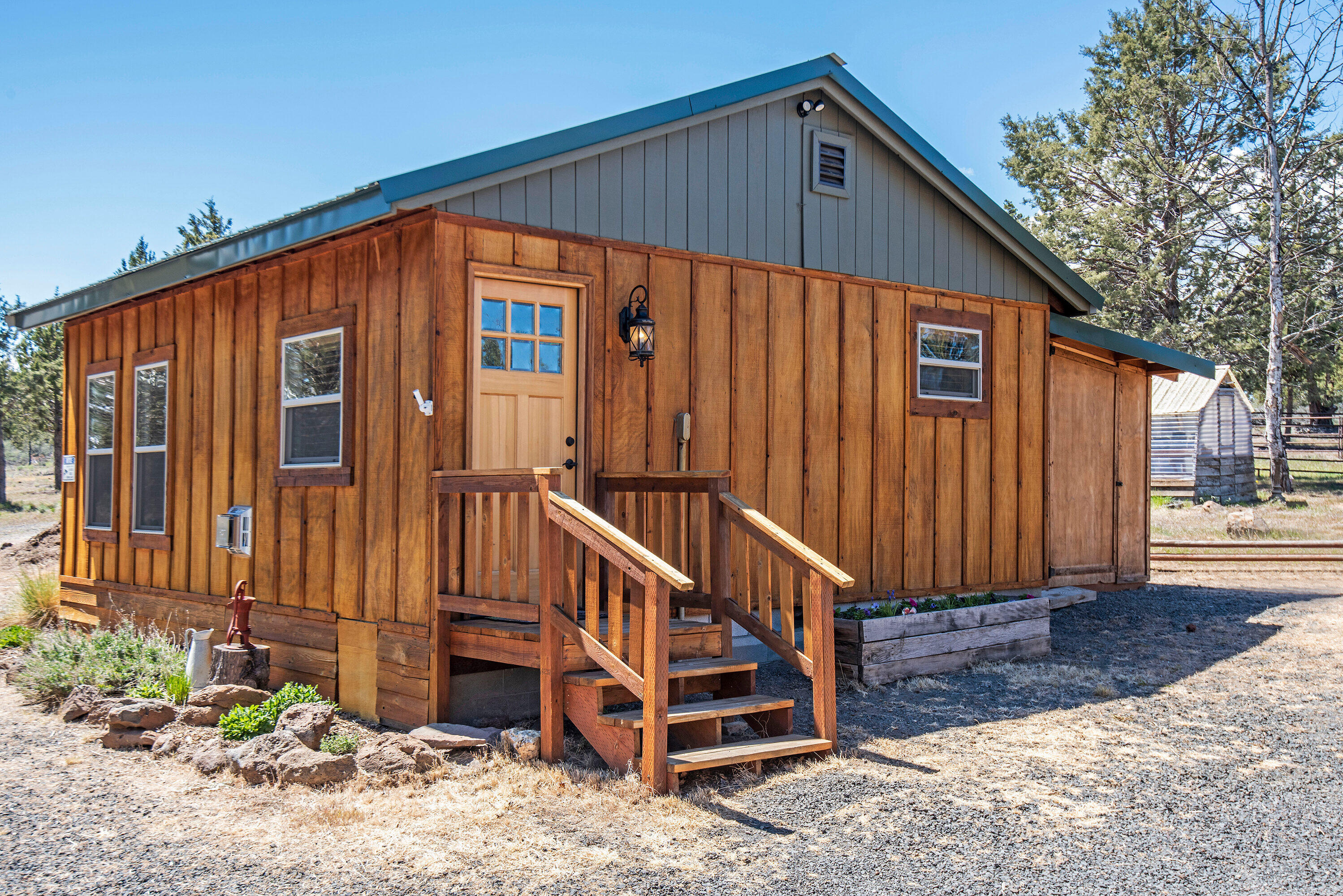 70105 Holmes Road Sisters, OR 97759 - Photo 21 of 34 70105 Holmes Rd Sisters OR-print-021-028