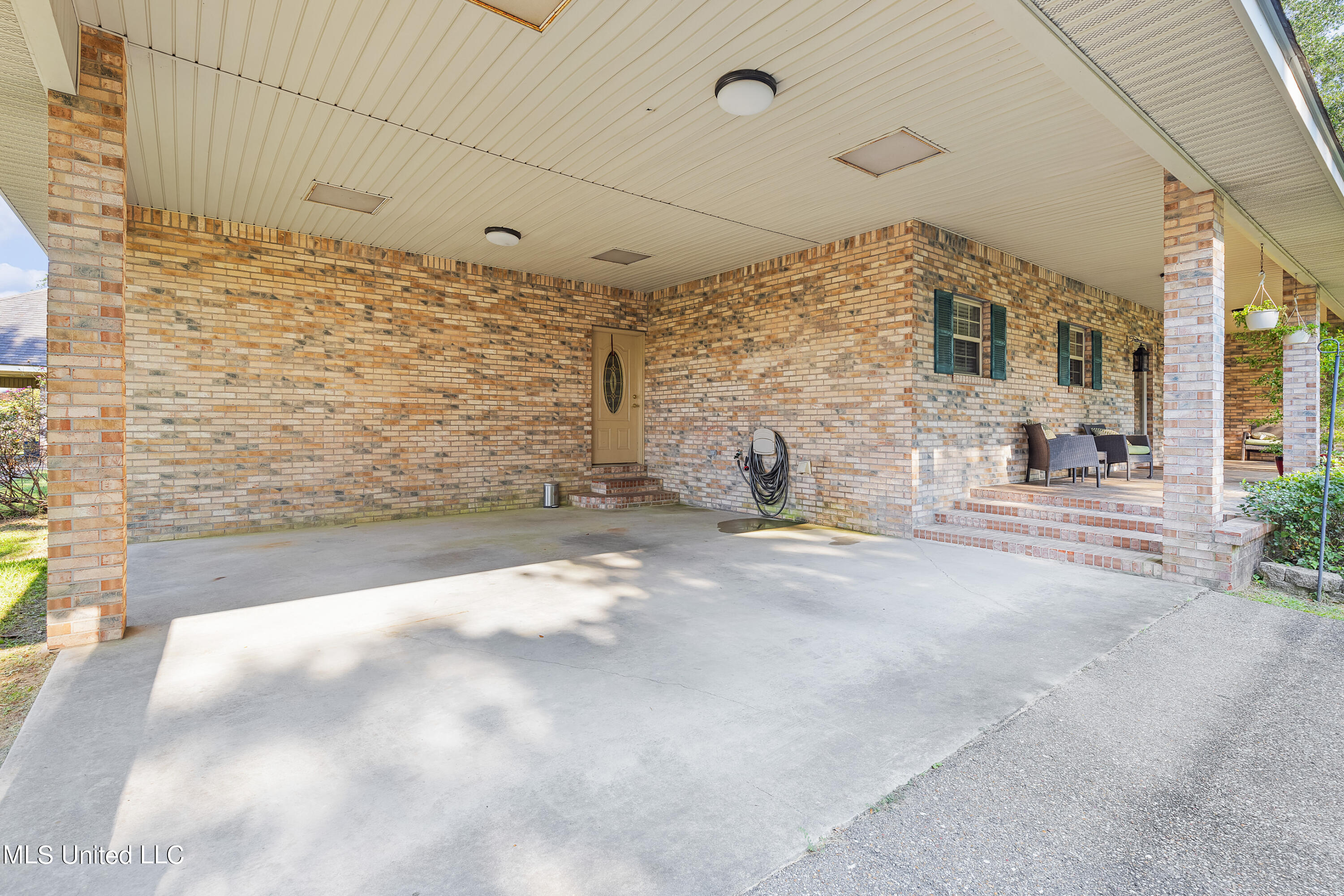 7013 Letort Lane Biloxi, MS 39532 - Photo 4 of 44 7013Letortelane-11