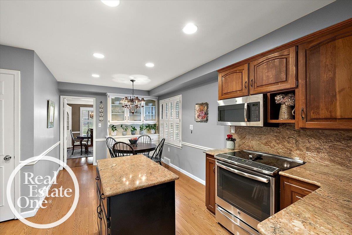 324 Cloverly Road Grosse Pointe Farms, MI 48236 - Photo 13 of 46