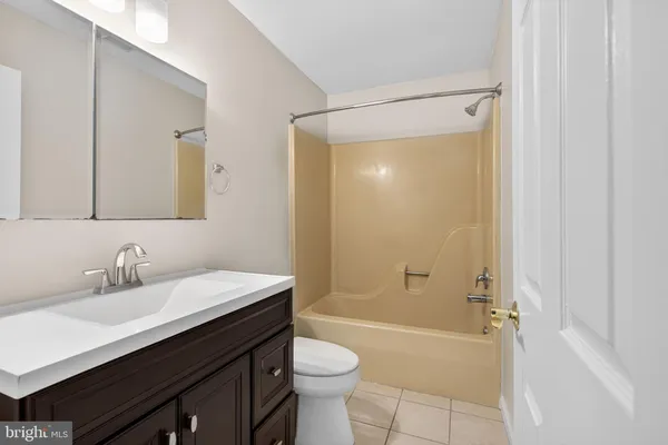 $2,300 | 613 Candlestick Lane, Newark, DE 19702