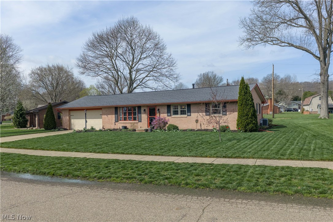 1126 3rd Street Southwest New Philadelphia, OH 44663 - Photo 3 of 34