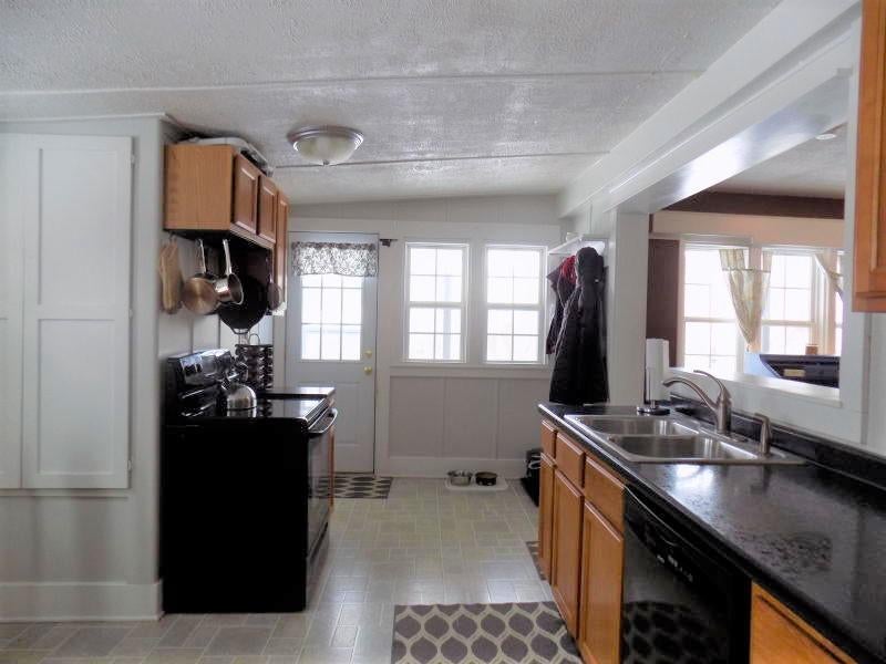 324 Young Street Cheboygan, MI 49721 - Photo 5 of 24 Gallery Image 5