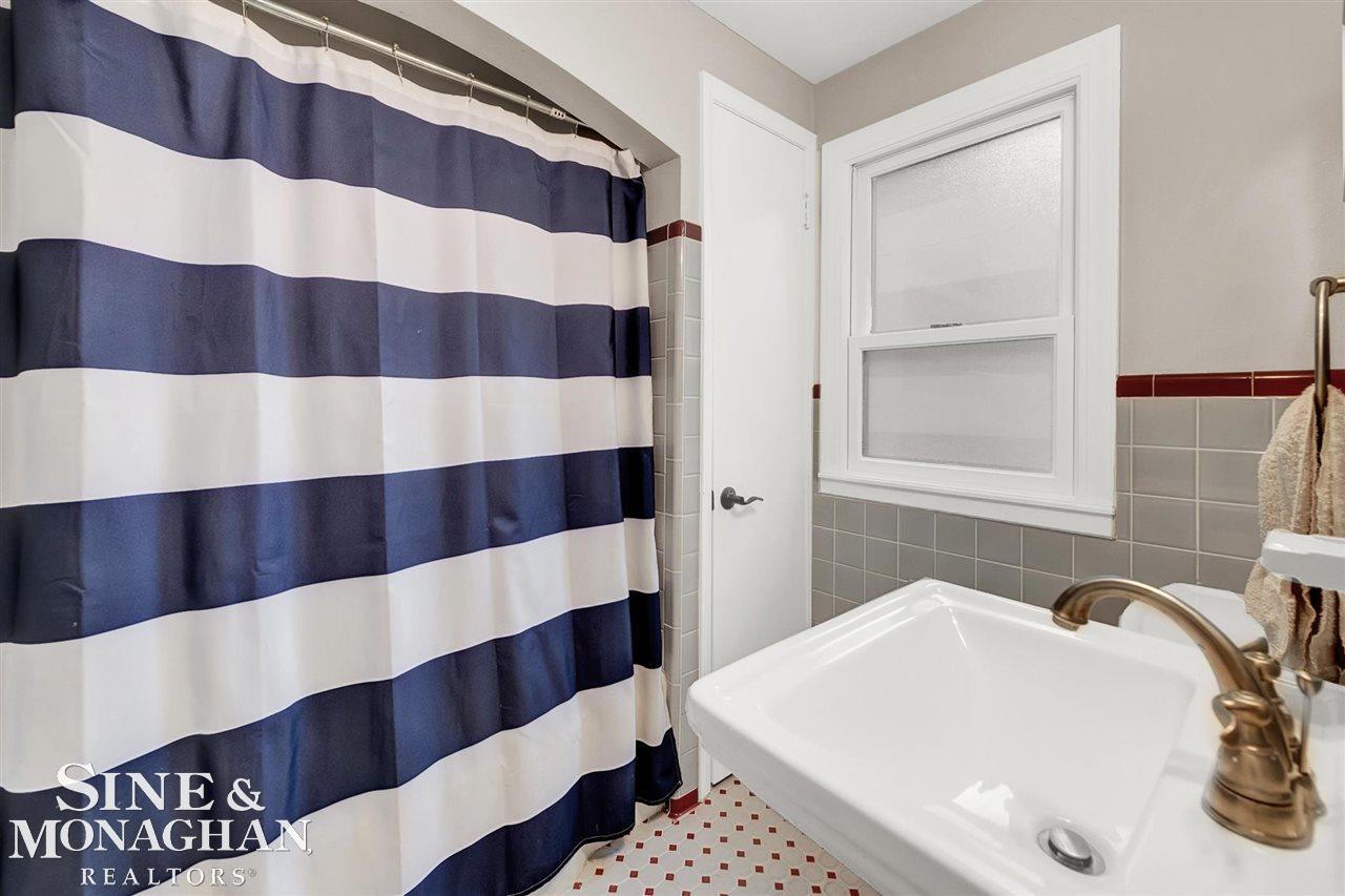 1024 Whittier Road Grosse Pointe, MI 48230 - Photo 25 of 38 50059942-24.JPG