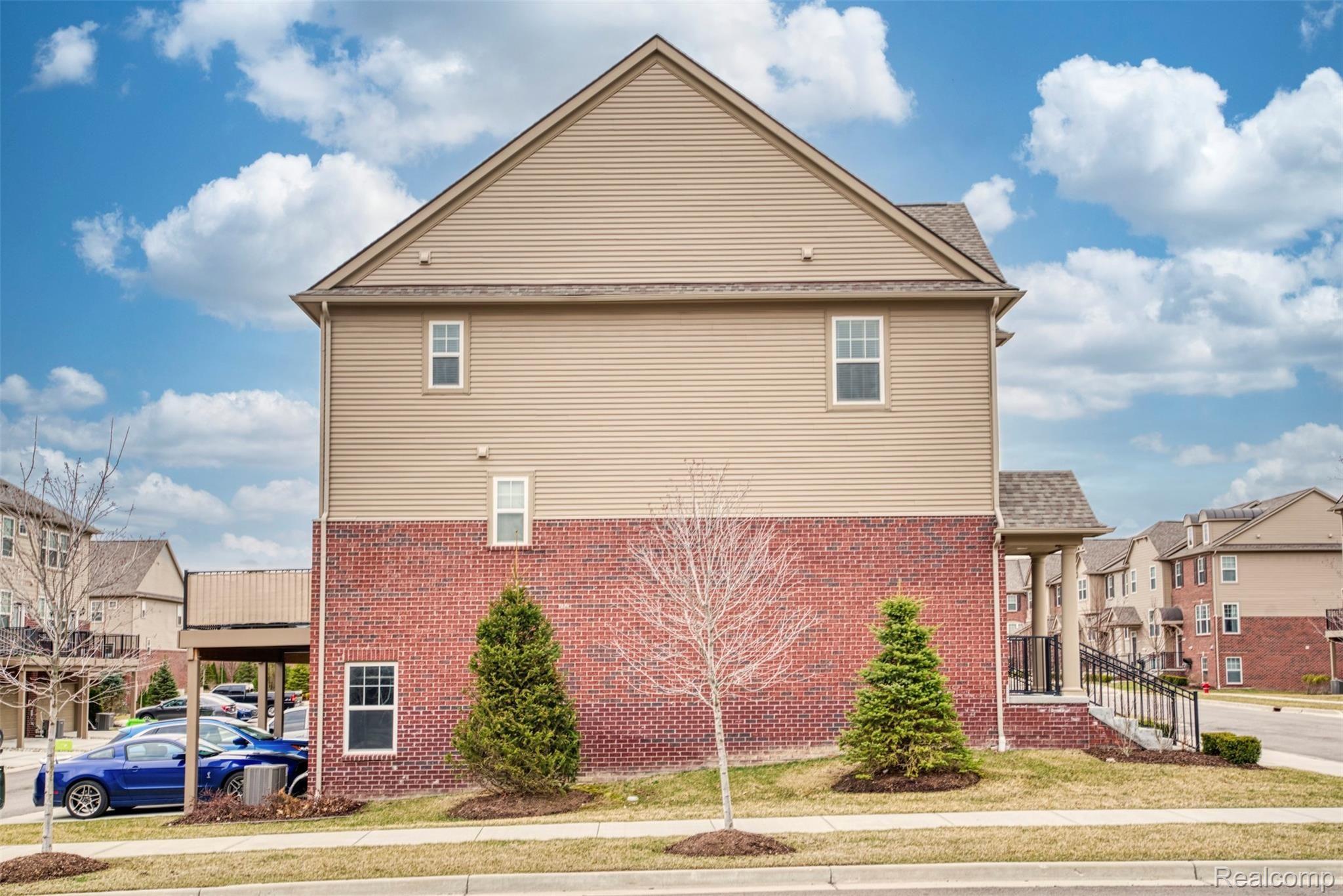 2766 Helmsdale Circle Rochester, MI 48307 - Photo 28 of 29 DSC06223_4.jpg