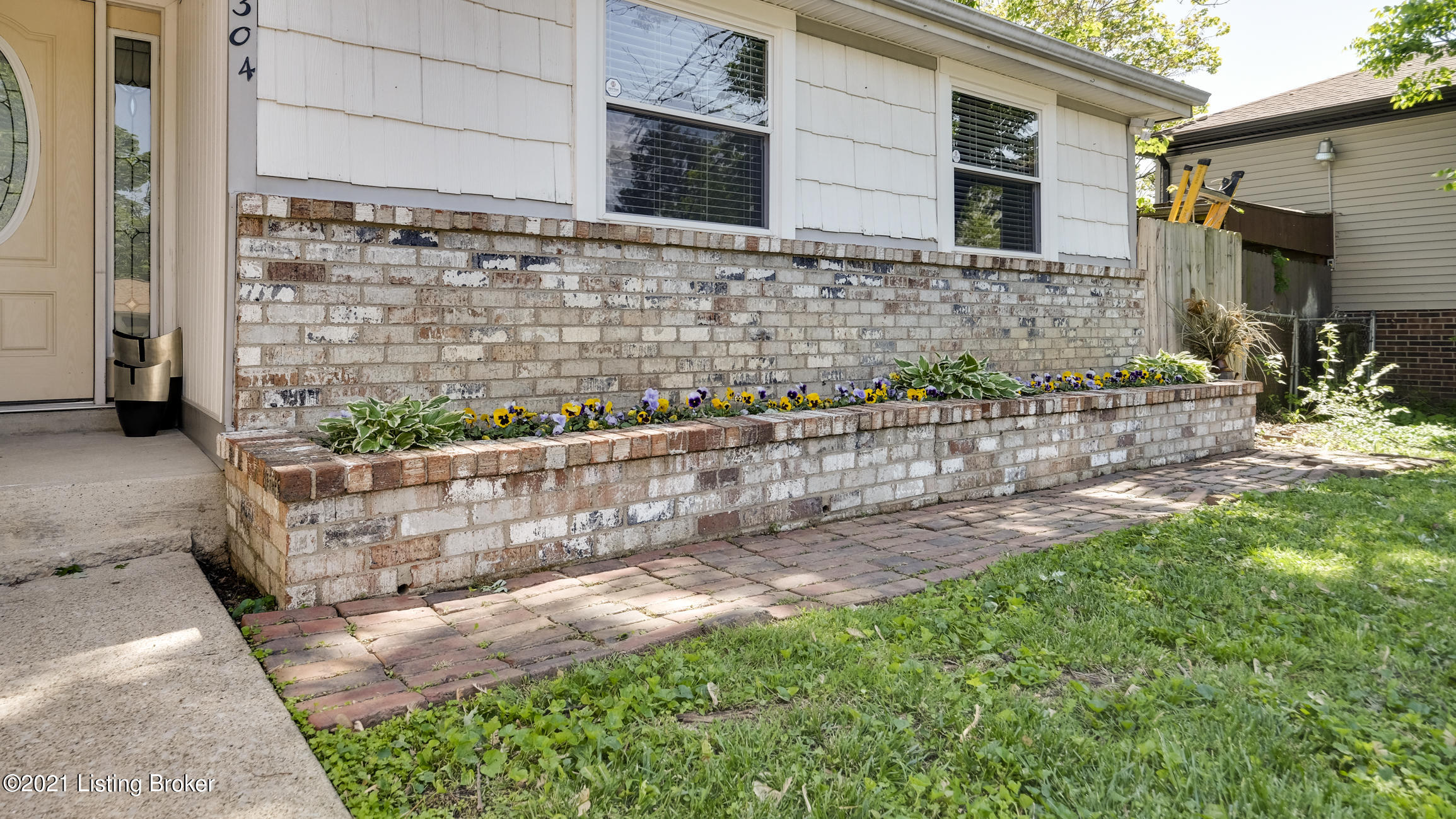 6304 Overton Road Louisville, KY 40228 - Photo 4 of 40 6304 Overton Rd-1004