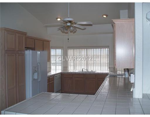 2121 South Blagg Road Pahrump, NV 89048 - Photo 4 of 11 Kitchen.