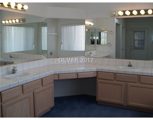 2121 South Blagg Road Pahrump, NV 89048 - Photo 7 of 11 Master Bath/Spa.