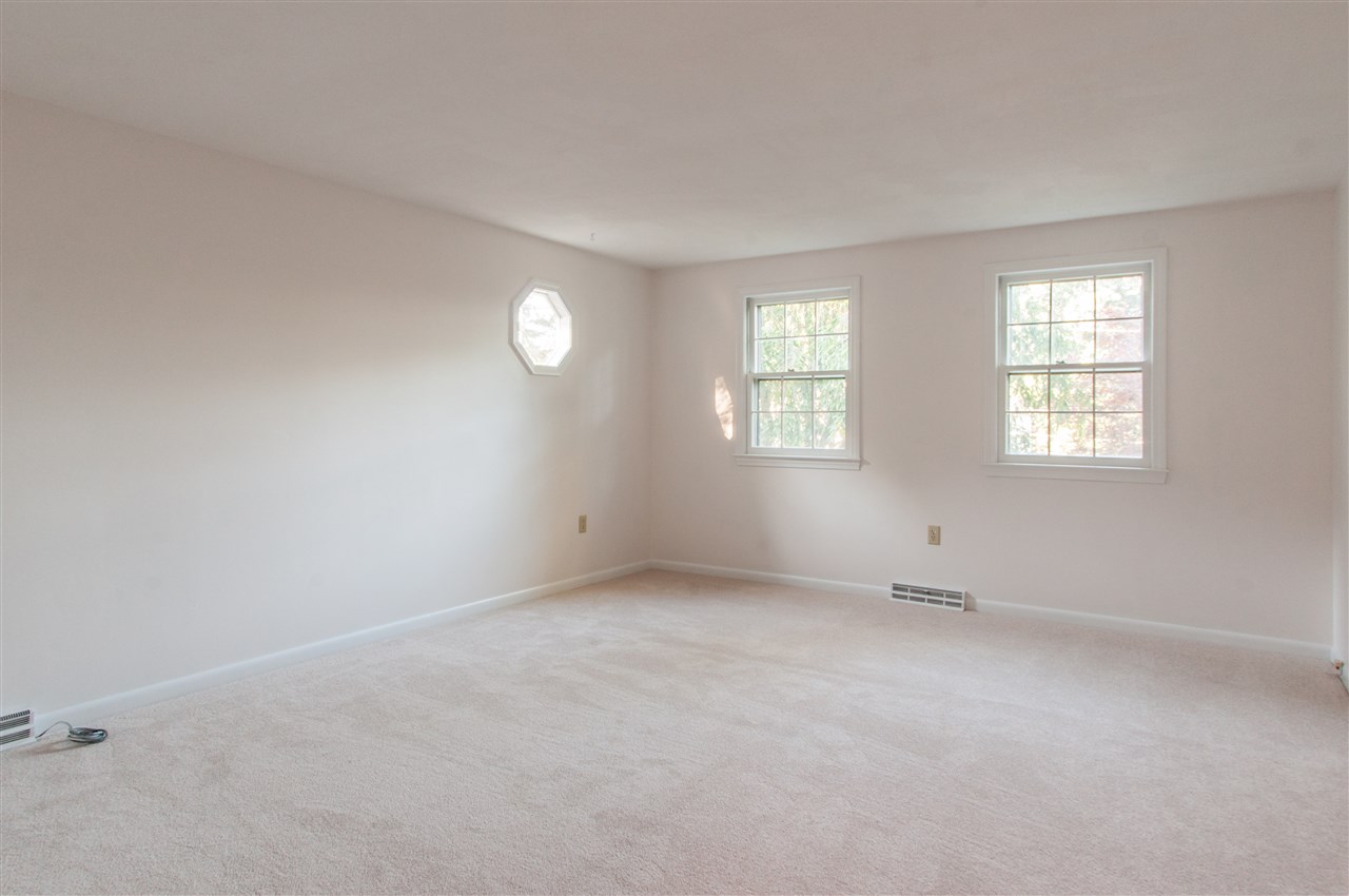 86 Peele Road Nashua, NH 03062 - Photo 17 of 33