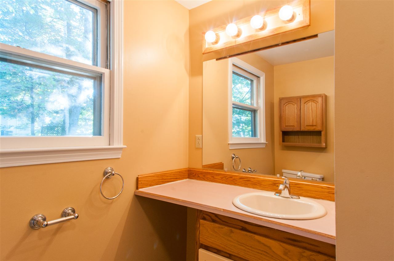 86 Peele Road Nashua, NH 03062 - Photo 21 of 33