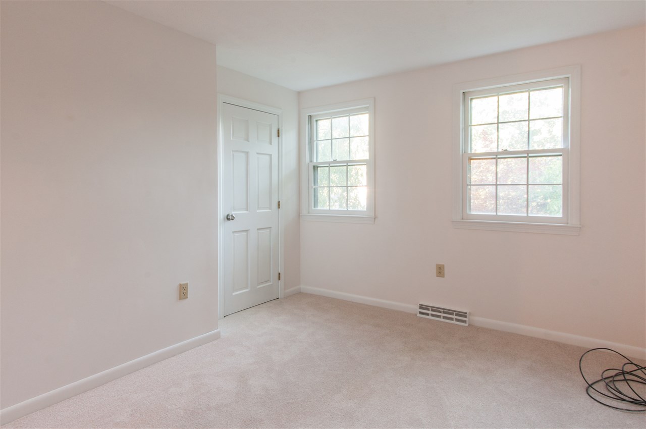 86 Peele Road Nashua, NH 03062 - Photo 23 of 33