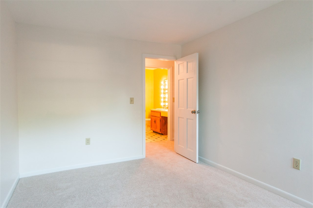 86 Peele Road Nashua, NH 03062 - Photo 24 of 33