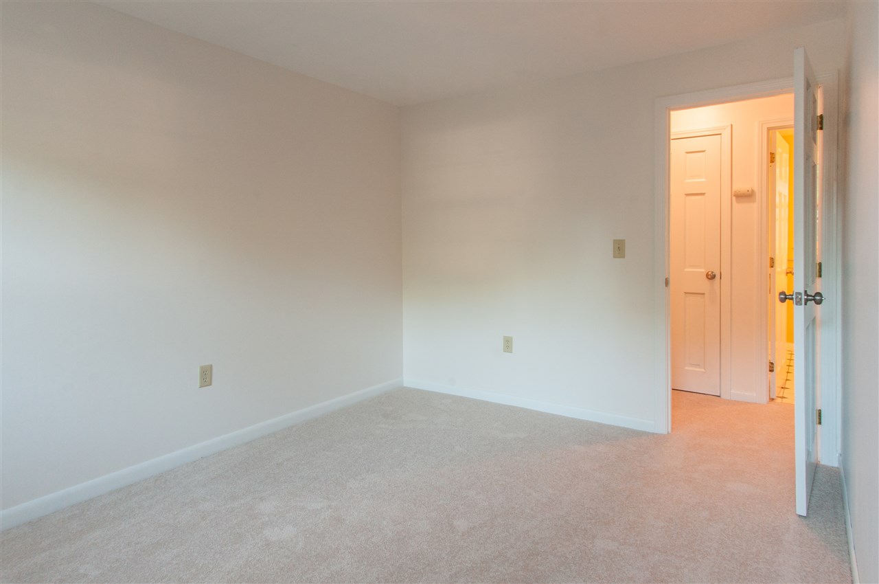 86 Peele Road Nashua, NH 03062 - Photo 25 of 33