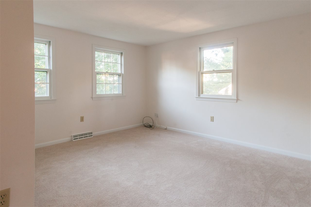 86 Peele Road Nashua, NH 03062 - Photo 26 of 33