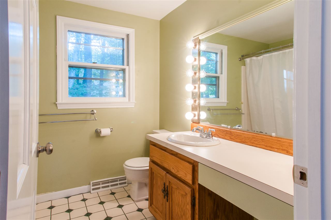 86 Peele Road Nashua, NH 03062 - Photo 28 of 33