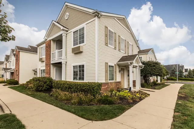 $190,000 | 124 Bertram Drive, Unit L, Yorkville, IL 60560