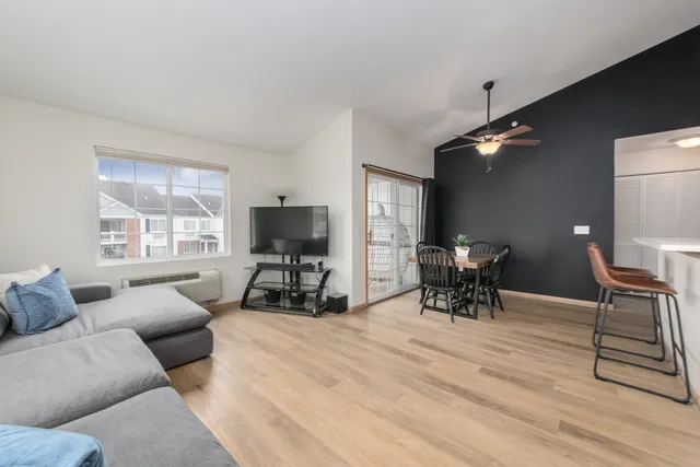 $190,000 | 124 Bertram Drive, Unit L, Yorkville, IL 60560