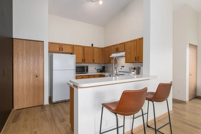 $190,000 | 124 Bertram Drive, Unit L, Yorkville, IL 60560